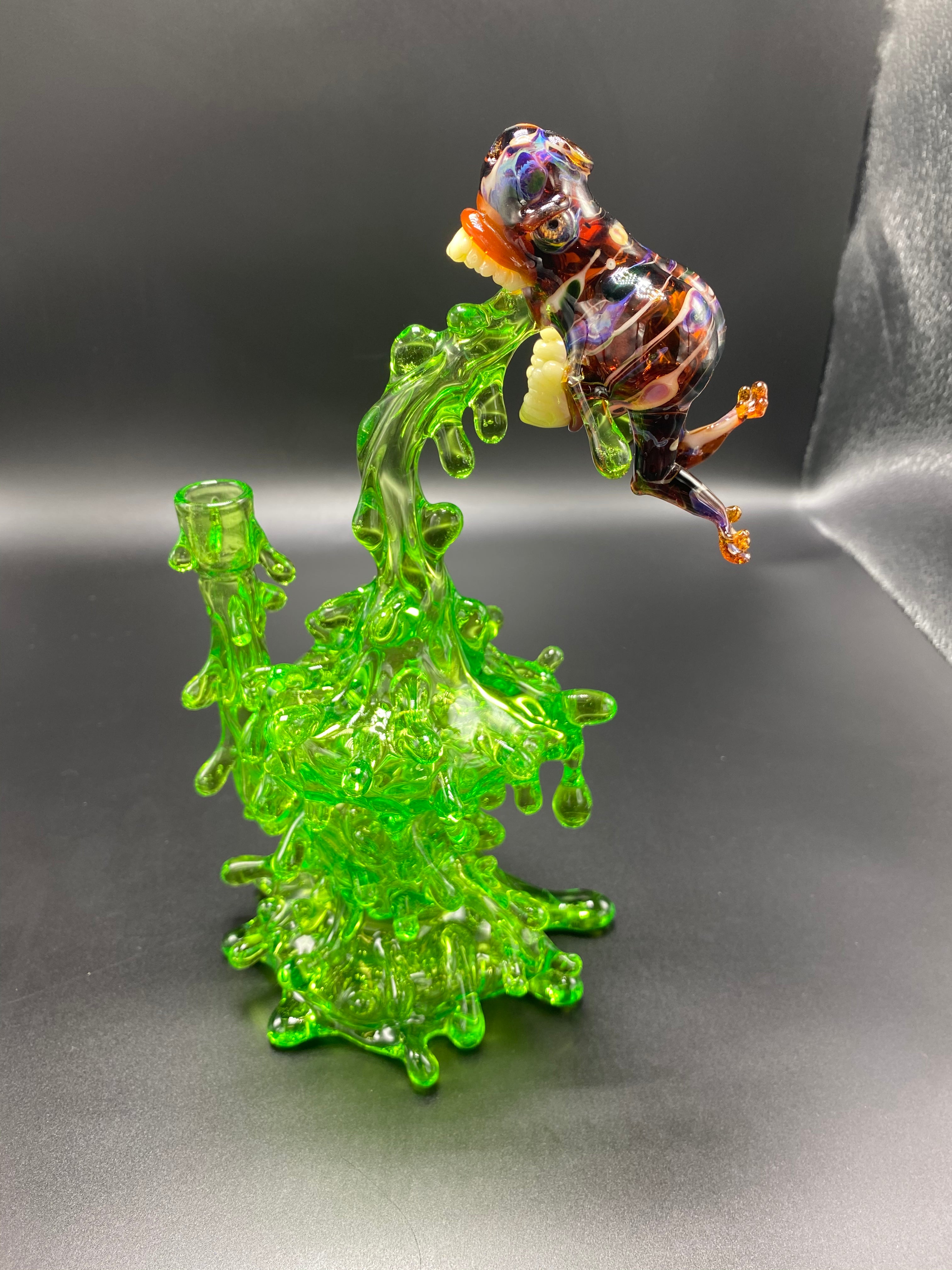 Jahni Glass / Spitter #58, Recycler, Amber spitting Lime Juice